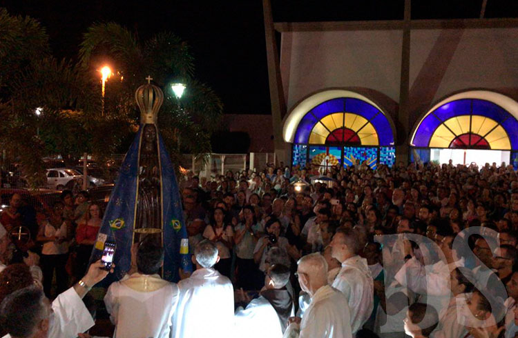 Inauguração ocorreu na área externa da igreja